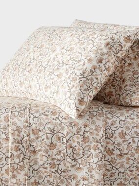 Threshold - Full 400 Thread Count
Performance Sheet Set Cool Floral, Brown